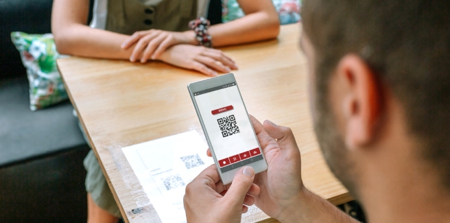 Как происходит оплата по<span class='nbsp'>&nbsp;</span>QR-коду