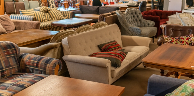 Какой бизнес открыть в маленьком городе: магазин мебели?